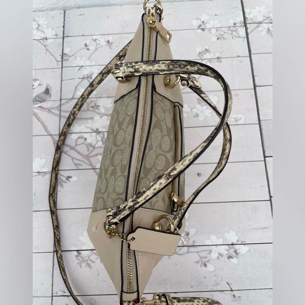 Coach Beige and Cream Crossbody Bag - Picture 6 of 8